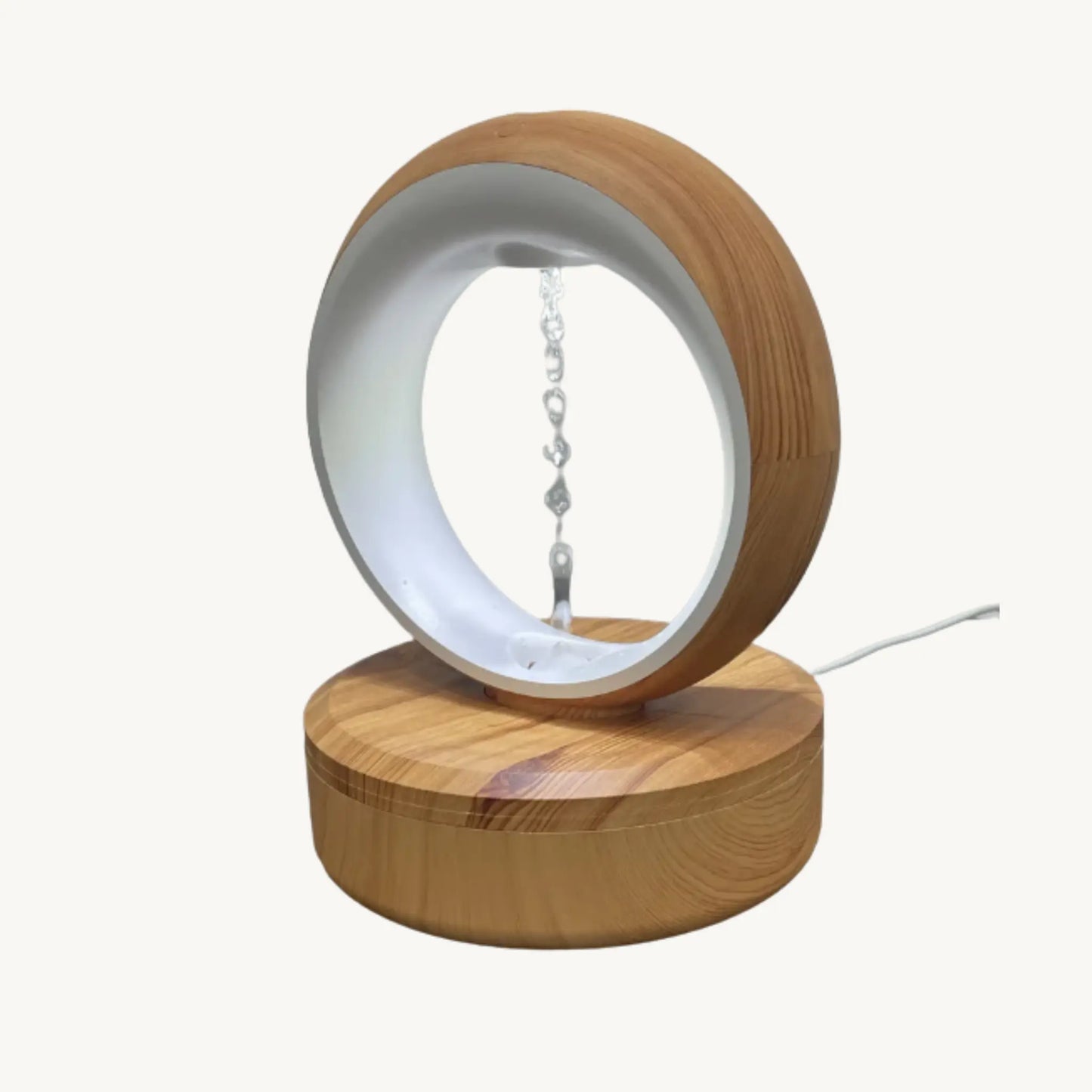 NUVIA lucht diffuser met houten basis en subtiele mistfunctie voor elke ruimte.