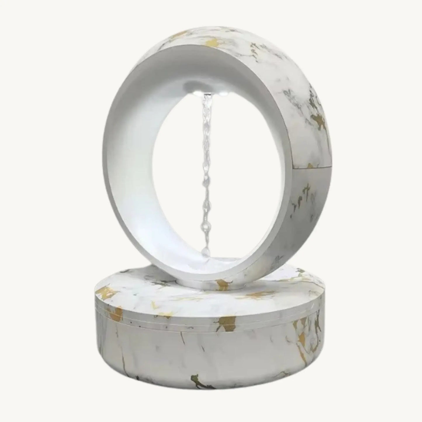 NUVIA lucht diffuser in elegant marble design, creëert een hydraterende nevel voor zen ruimtes.