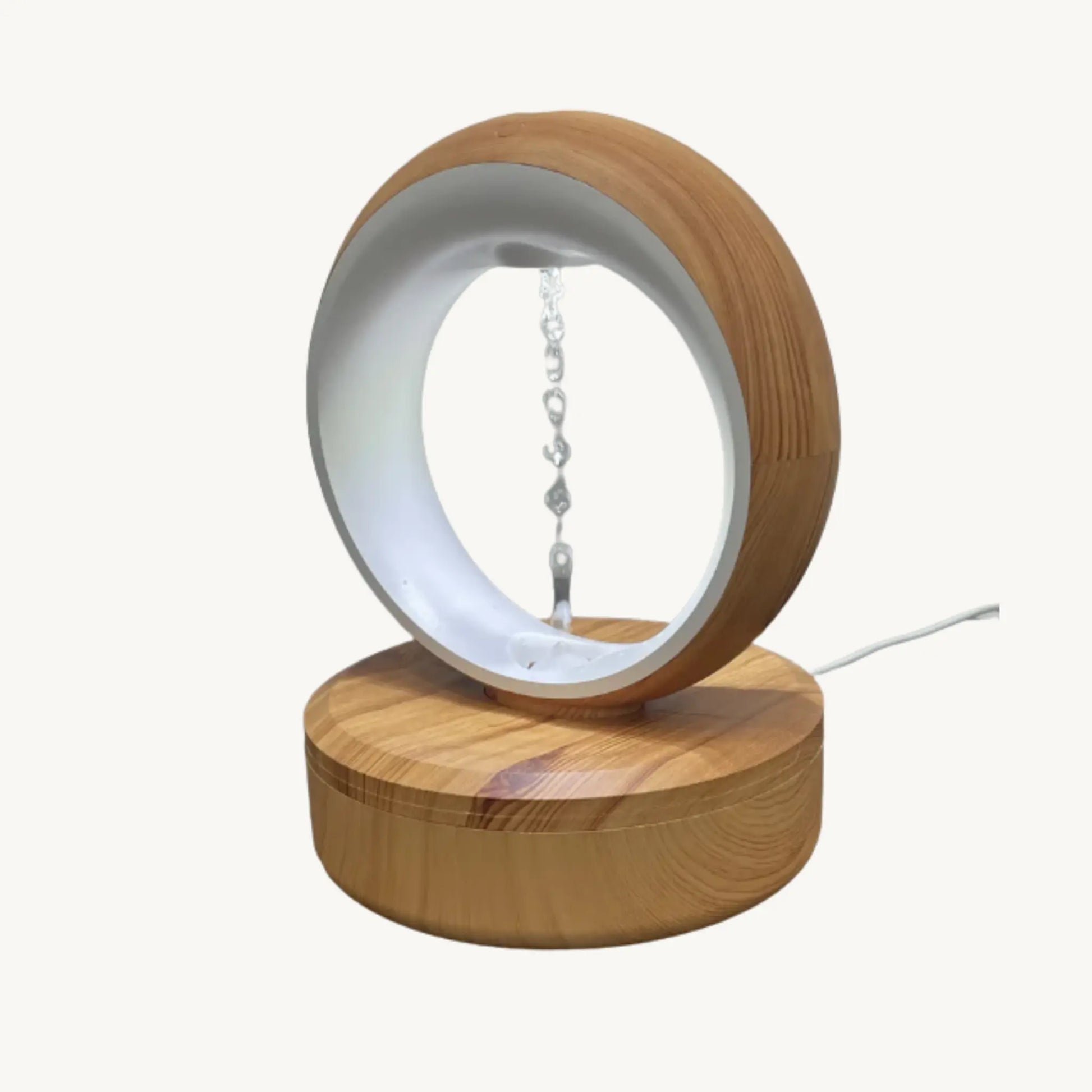 NUVIA lucht diffuser met houten basis en subtiele mistfunctie voor elke ruimte.