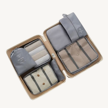 Travel Cocoon 7-delige reisorganizer set in een koffer, perfect voor georganiseerd en stressvrij reizen.
